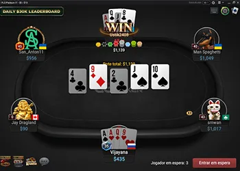 jogador ganhando grande pote numa mesa de poker online